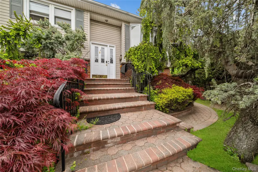 2501 Rose Place, Westbury, NY 11590 - #2