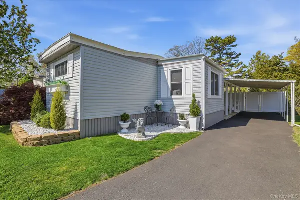 36 Sunflower, Bohemia, NY 11716