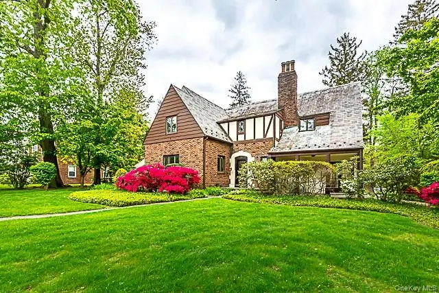 15 Mirrielees Road, Great Neck, NY 11021 - #1