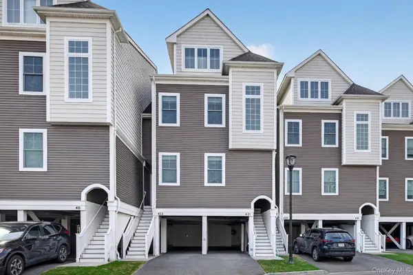 421 Marina Pointe Drive #421, East Rockaway, NY 11518