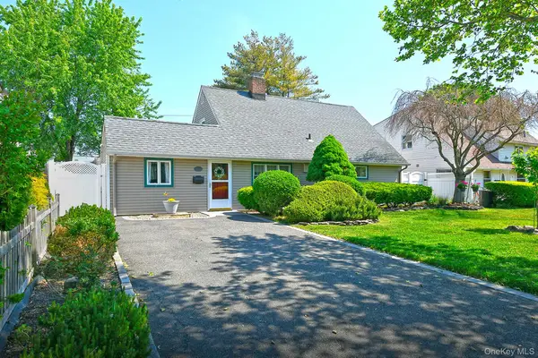 27 Blossom Lane, Levittown, NY 11756