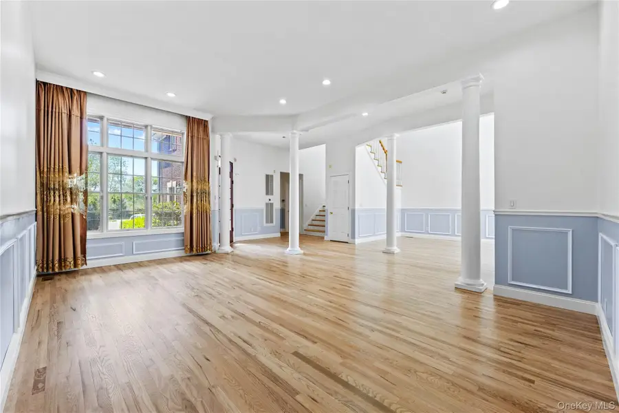 11 Belvedere Court, Manhasset, NY 11030 - #3