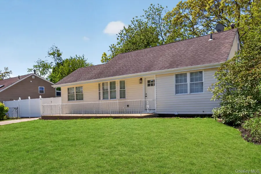 23 Champlain Street, Terryville, NY 11776 - #3