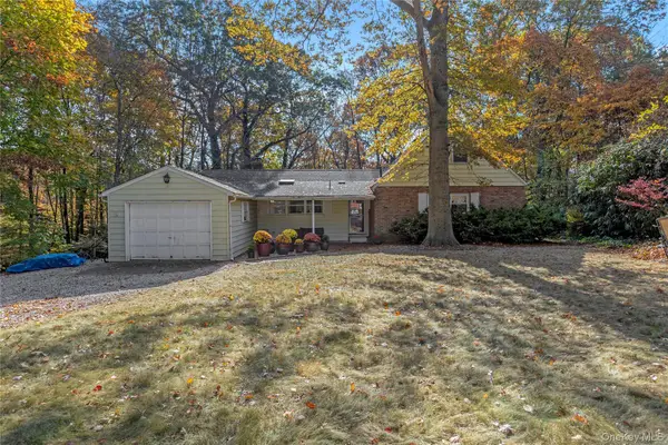 4 Meadowood Court, Huntington, NY 11743
