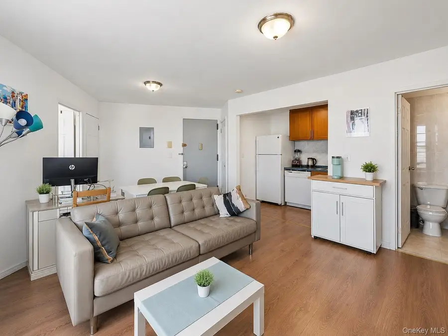 81-15 Queens boulevard 7c, Elmhurst, NY 11373 - #2