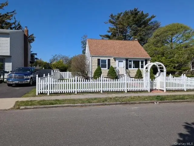 241 Phyllis Drive, Lindenhurst, NY 11757 - #2