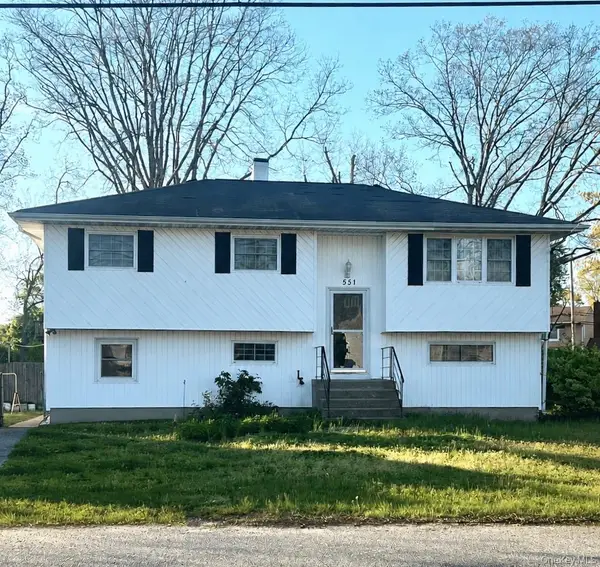 551 Spur Drive N, Bay Shore, NY 11706