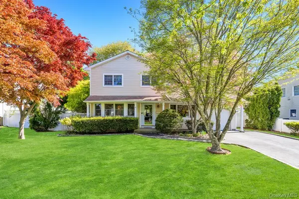 18 Columbine Lane, Kings Park, NY 11754