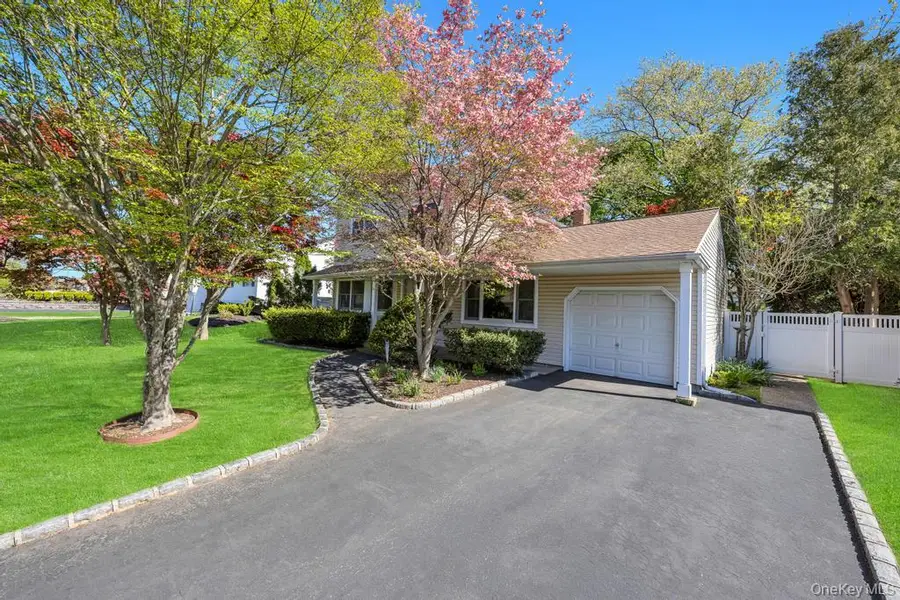 18 Columbine Lane, Kings Park, NY 11754 - #3