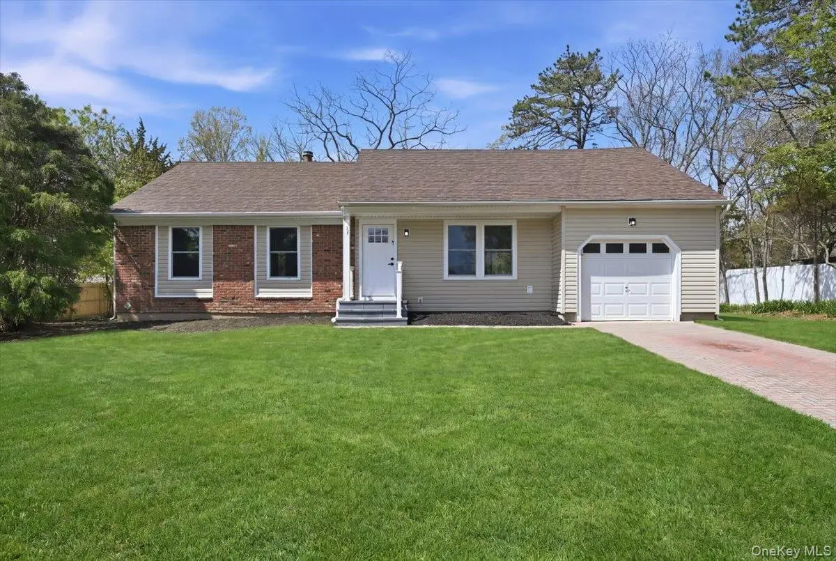 28 Gabon Lane, Coram, NY 11727 - #1