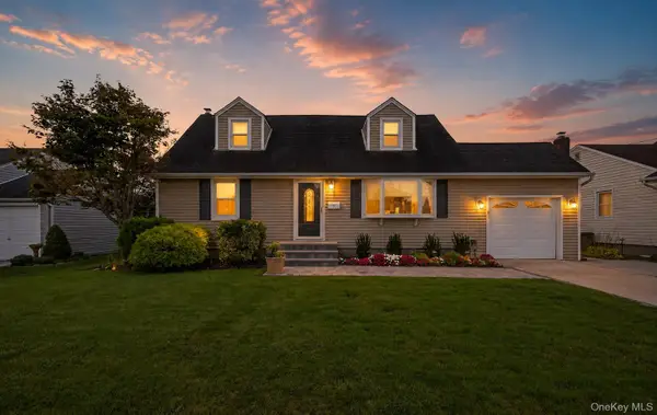 7 Greenbriar Lane, Hicksville, NY 11801