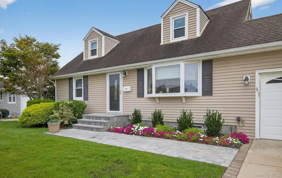 7 Greenbriar Lane, Hicksville, NY 11801 - #2