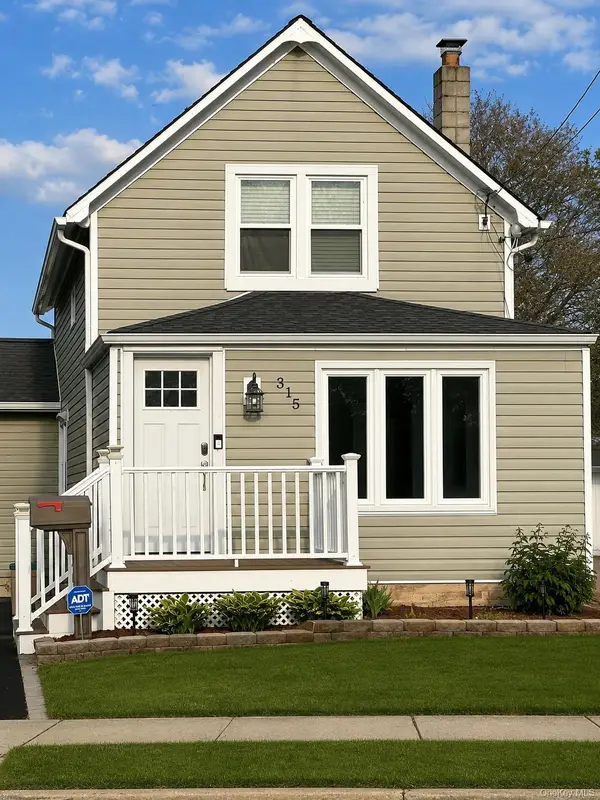 315 Grant Avenue, Islip, NY 11751