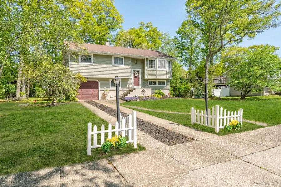 247 Bow Drive, Hauppauge, NY 11788 - #2