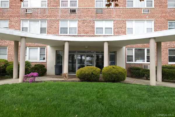 100 S Ocean Avenue S #2R, Freeport, NY 11520