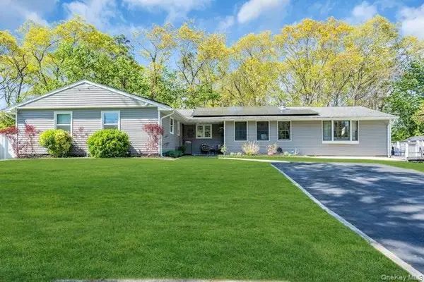 31 Peak Street, Ronkonkoma, NY 11779