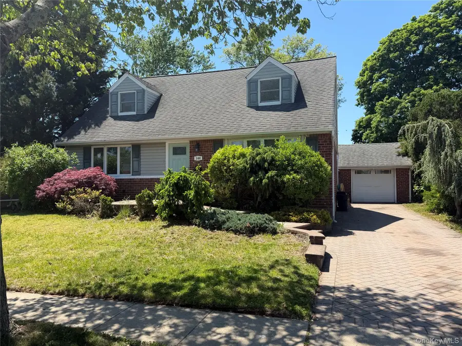140 Wickshire Drive, East Meadow, NY 11554 - #2