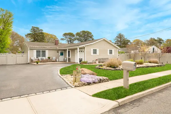 21 Eisenhower Road, Centereach, NY 11720
