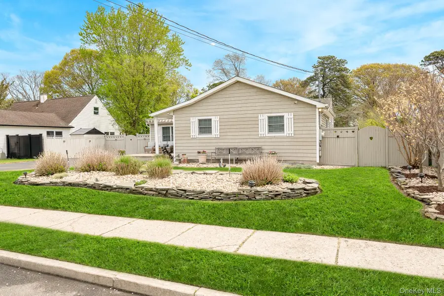 21 Eisenhower Road, Centereach, NY 11720 - #3