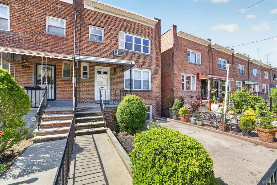 1124 E 213th Street, Bronx, NY 10469 - #2