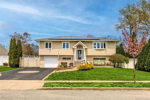 17 Seaver Lane, Smithtown, NY 11787