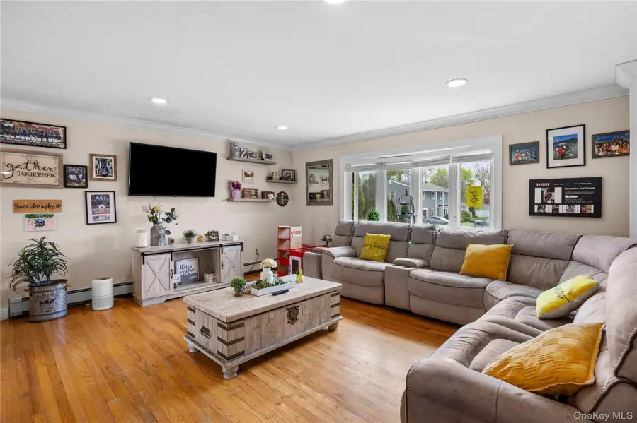 17 Seaver Lane, Smithtown, NY 11787 - #3