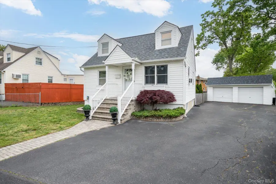 675 Little East Neck Road, West Babylon, NY 11704 - #2