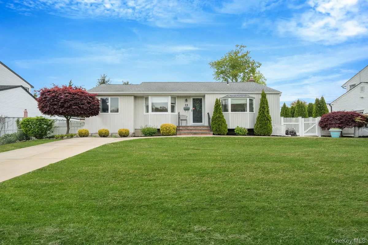 29 Franklin Street, Islip, NY 11751 - #1