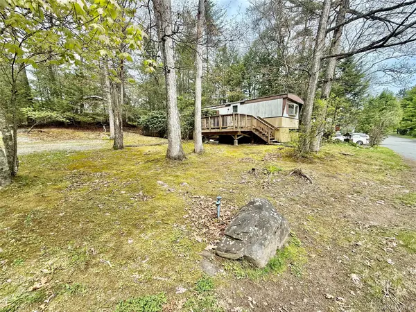 822 Lark Lane, Cuddebackville, NY 12729
