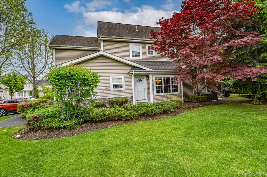 34 Paddington Circle, Smithtown, NY 11787 - #2