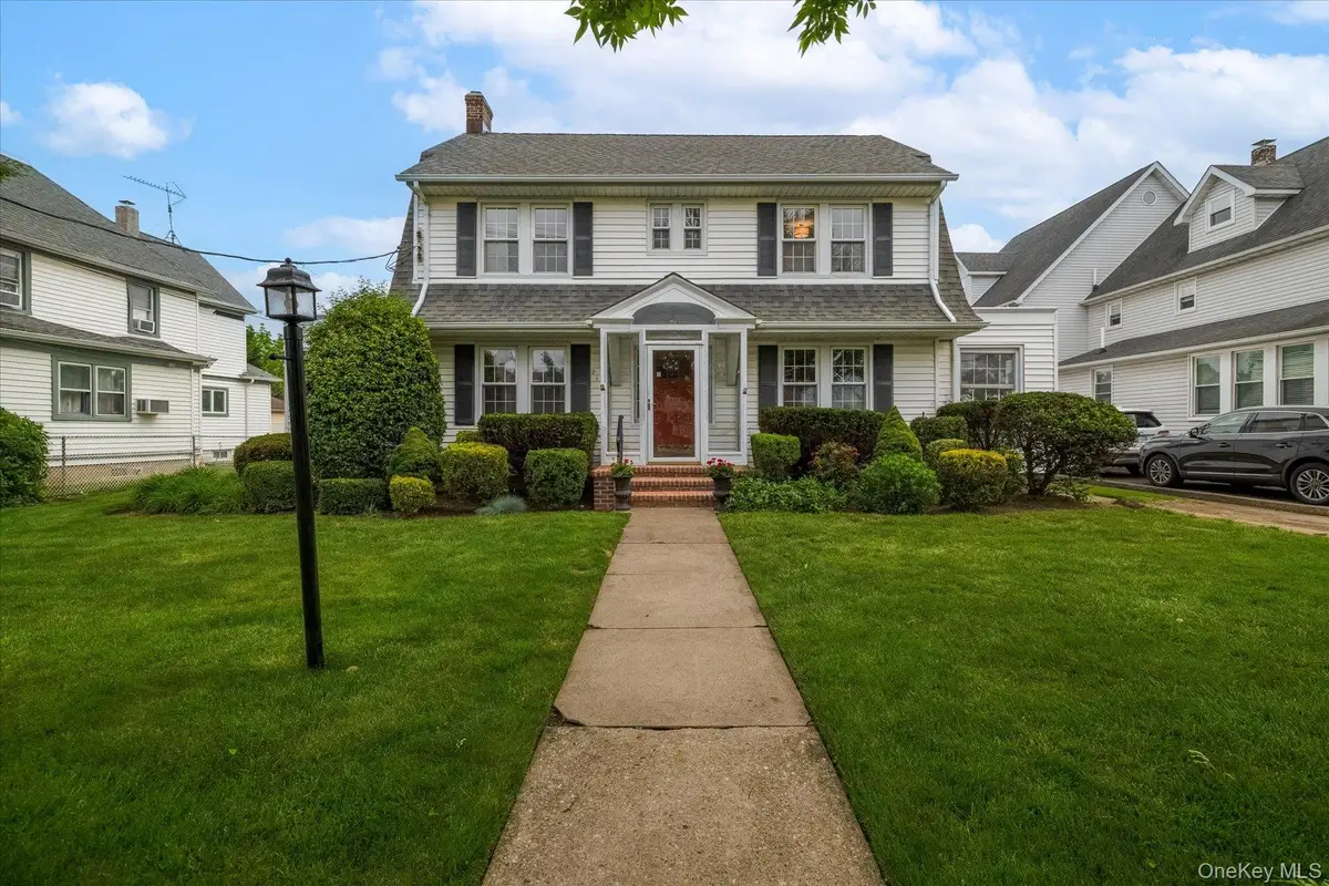 215 Lakeview Avenue, Rockville Centre, NY 11570 - #1