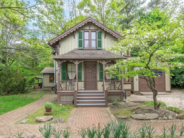130 Mott Avenue, Roslyn, NY 11576