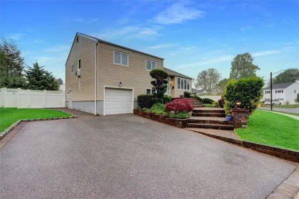 42 Briarwood Lane, Plainview, NY 11803