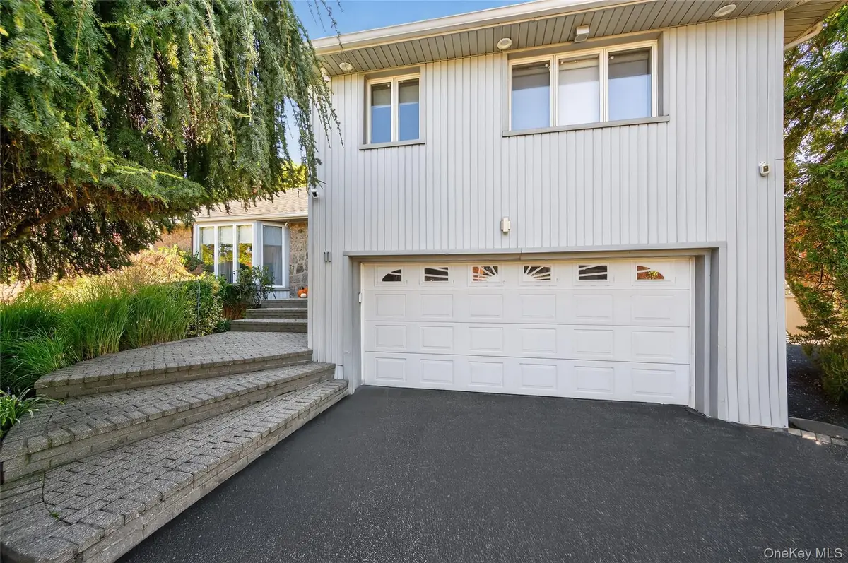 11 Sunbeam Road, Syosset, NY 11791 - #1