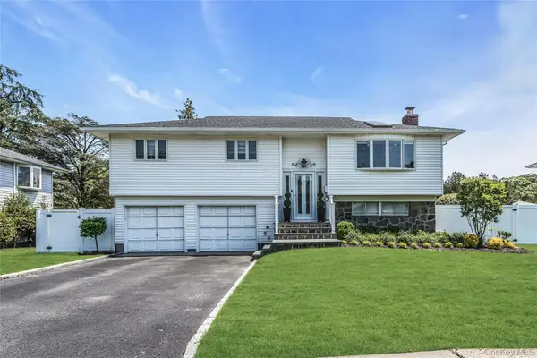 15 Lois Lane, Old Bethpage, NY 11804