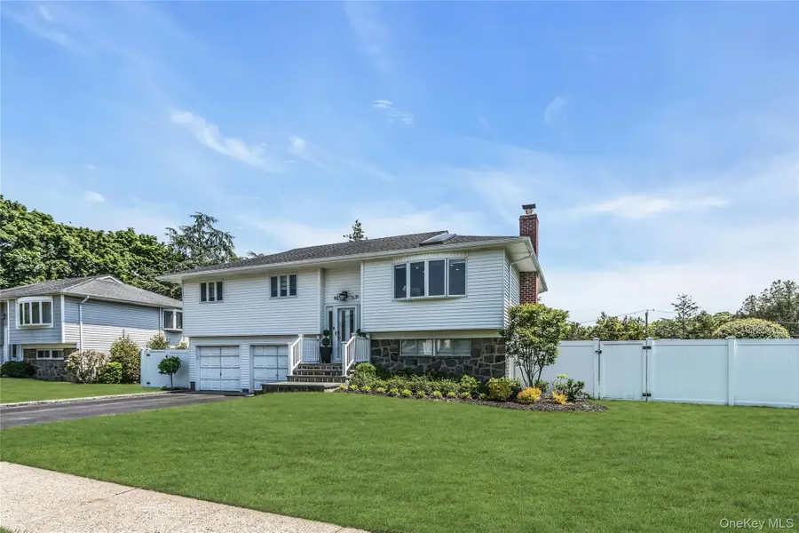 15 Lois Lane, Old Bethpage, NY 11804 - #3
