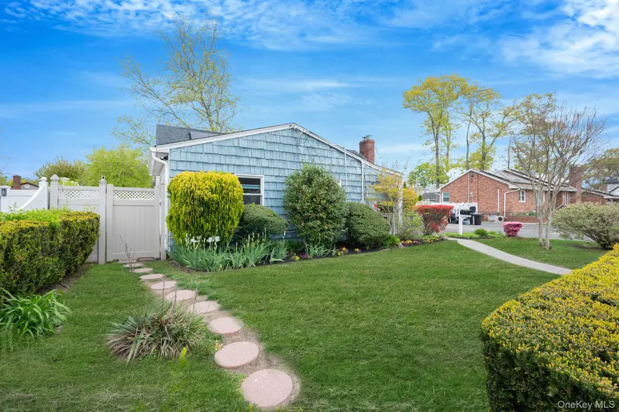217 Abbington Court, Copiague, NY 11726 - #2