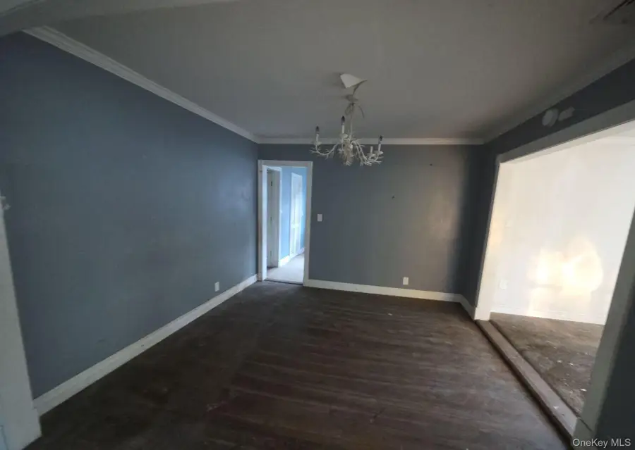 611 Lakeview Avenue, Rockville Centre, NY 11570 - #3
