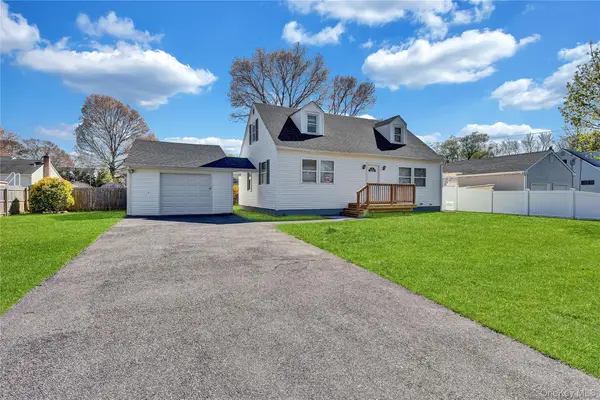 46 Rockledge Drive, Shirley, NY 11967