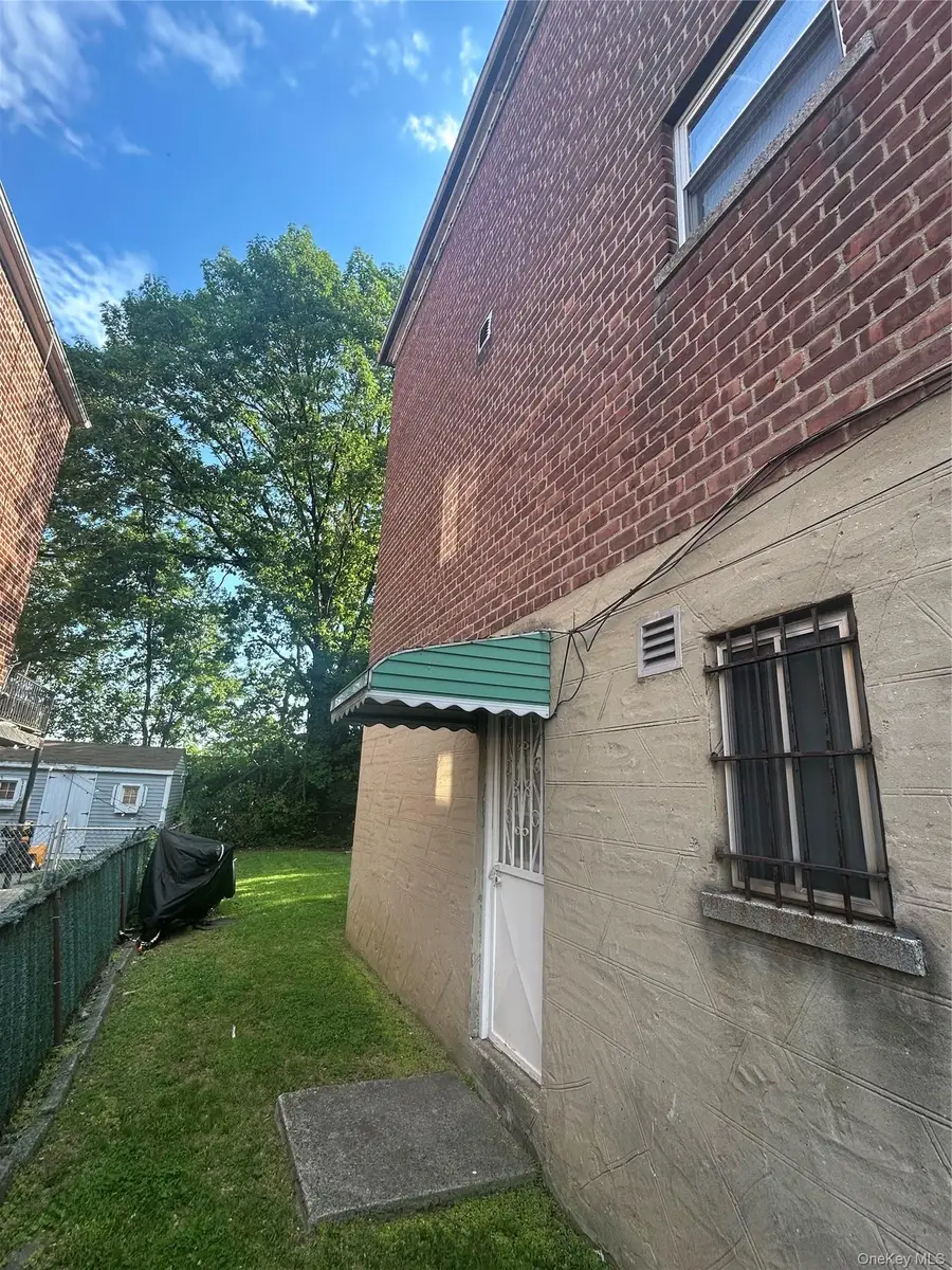 914 E 211th Street, Bronx, NY 10469 - #3