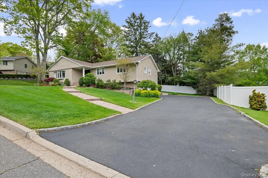 6 Long Ridge Road, Plainview, NY 11803 - #2