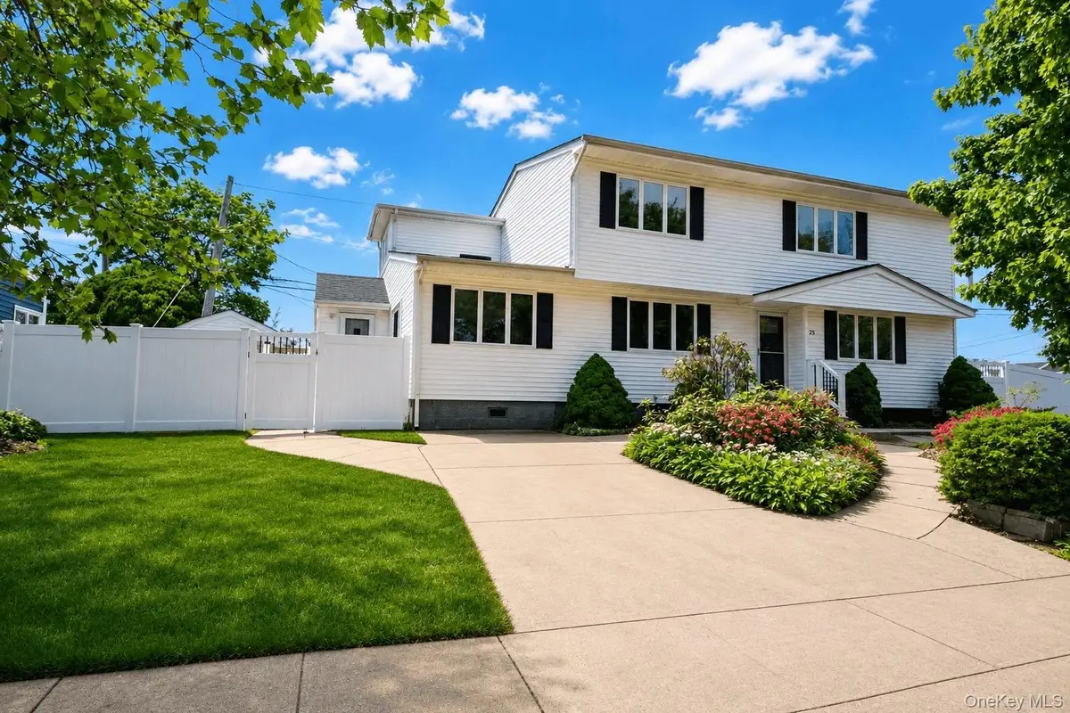 25 Whitetail Lane, Commack, NY 11725 - #1