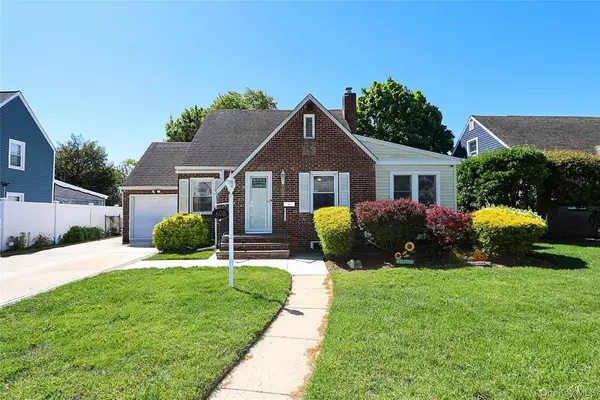 608 Terrace Place, North Baldwin, NY 11510