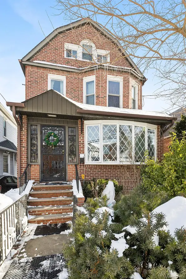 4363 160 St, Flushing, NY 11358