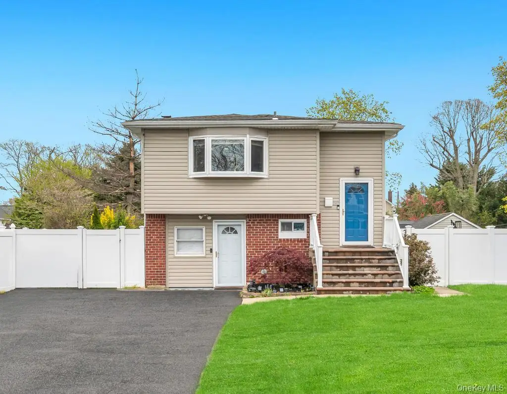 1391 N Windsor Avenue, Bay Shore, NY 11706 - #1