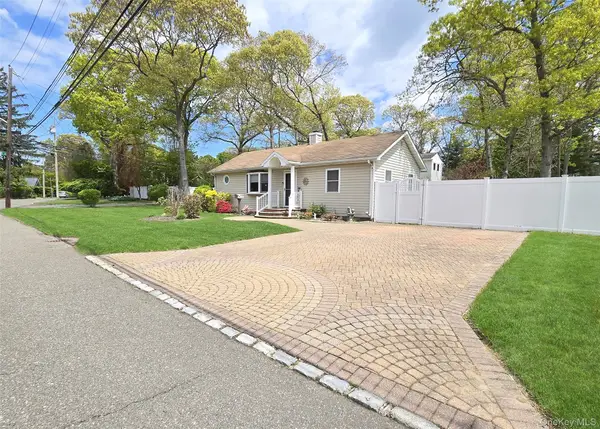 33 Pleasure Avenue, Ronkonkoma, NY 11779