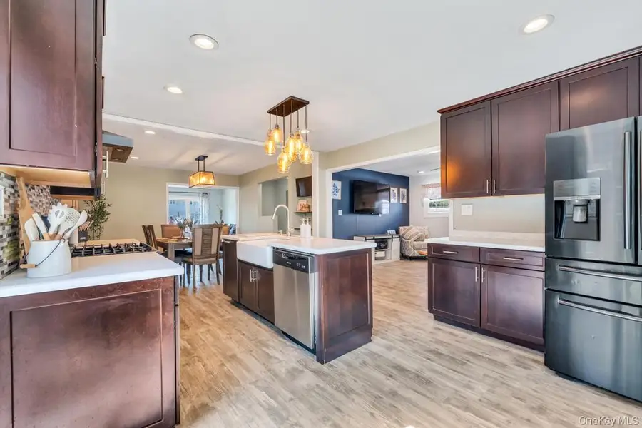 33 Peachtree Lane, Hicksville, NY 11801 - #3