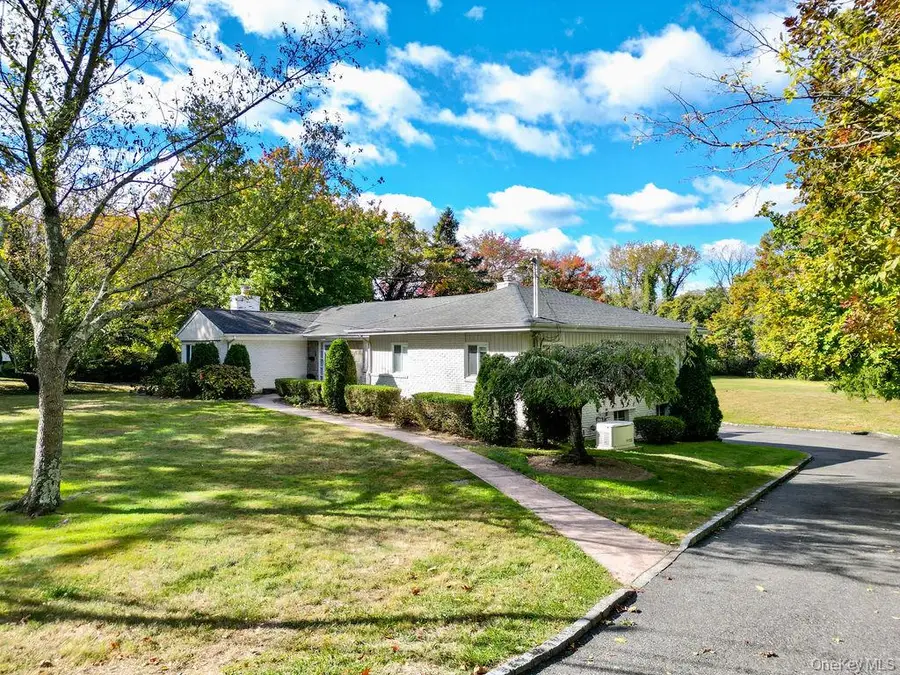 24 Hemlock Drive, Great Neck, NY 11024 - #2