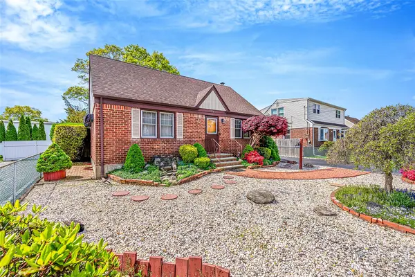 150 Connecticut Avenue, Massapequa, NY 11758