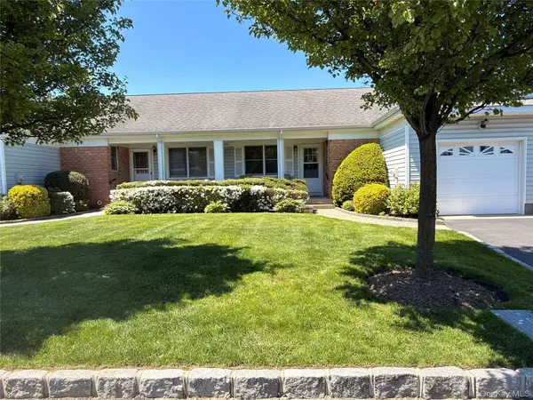 3 Primrose Lane #3, North Babylon, NY 11703